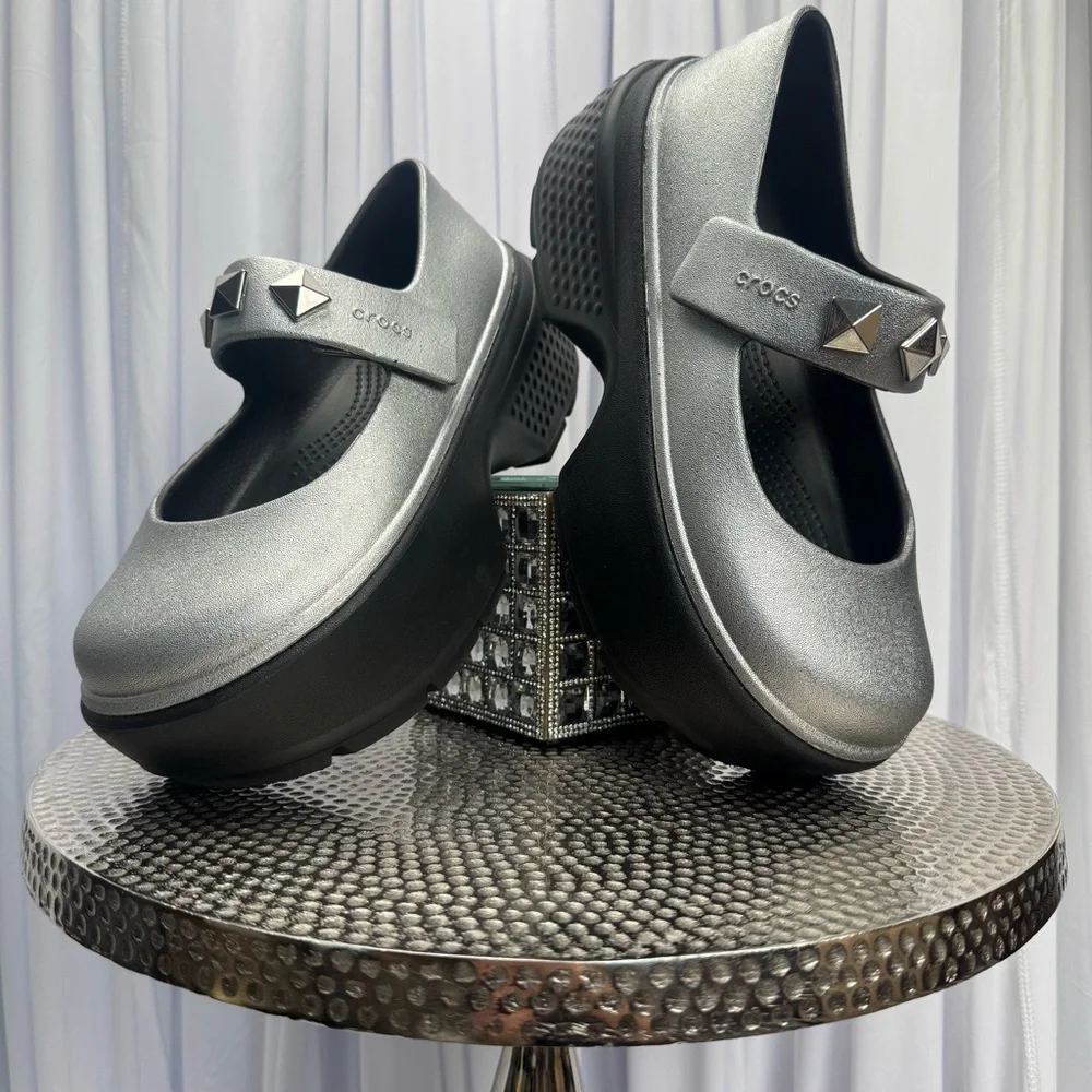 CROCS Metallic Silver Mary Jane Platform Clogs with Studded Strap Women’s Size 7